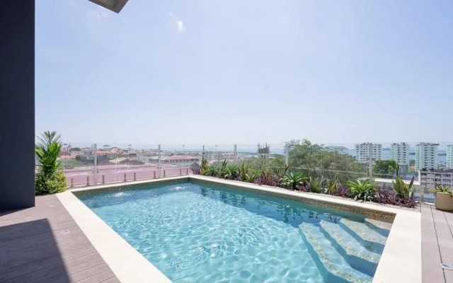 w Exceptional 1BR With Balcony in Casco View