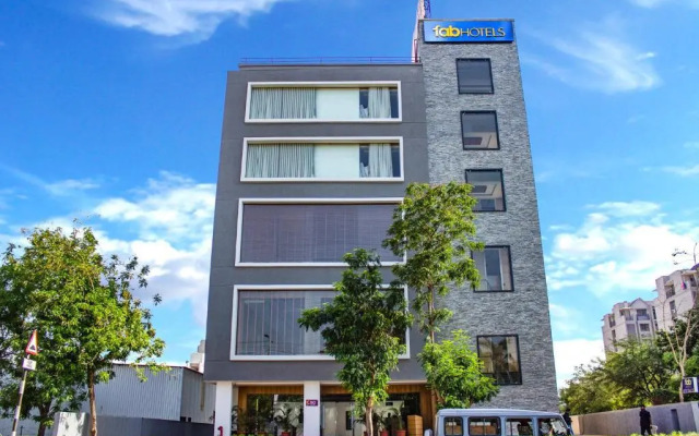 Pinnacle Grand Hotel and Banquets