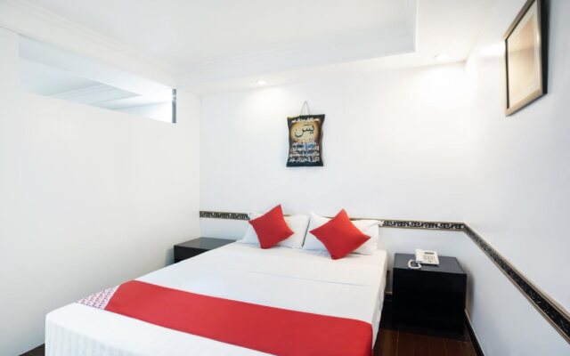 OYO 138 White Palace Hotel