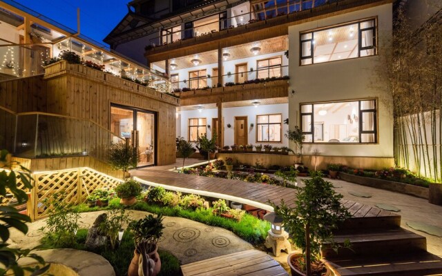 Dali Orchard Suites