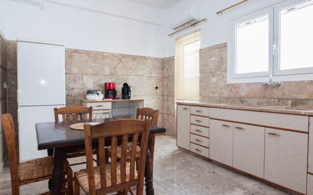 Spacious New apt w View in Agia Varvara