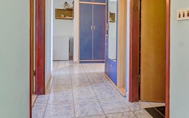 Comfort Pool Apartments