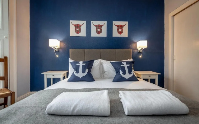 Market Street Apartment Sleeps 6