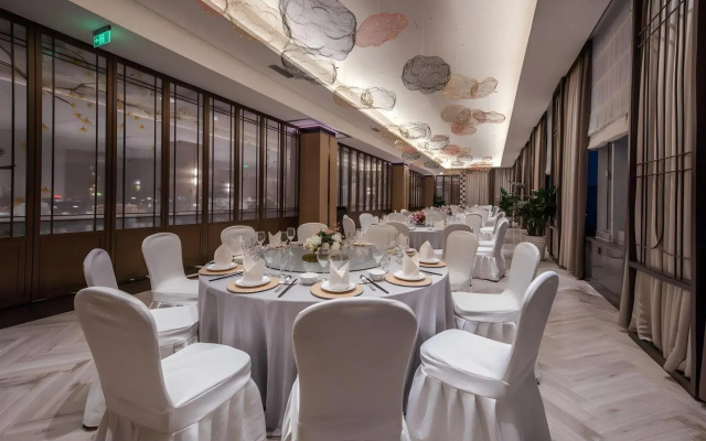 Rainbird International Hotel