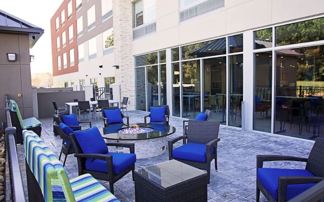 Holiday Inn Express & Suites Greenwood Mall by IHG