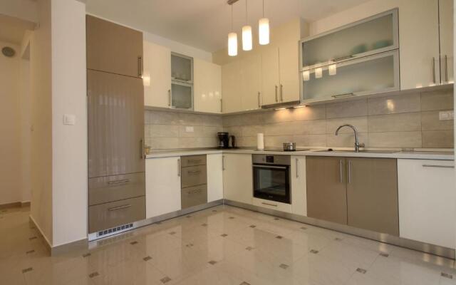 Luxury Villa Olivia with pool , 200m from the beach
