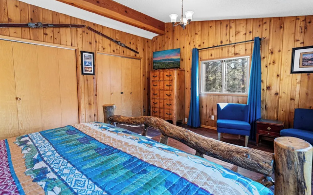 Knotty Hideaway