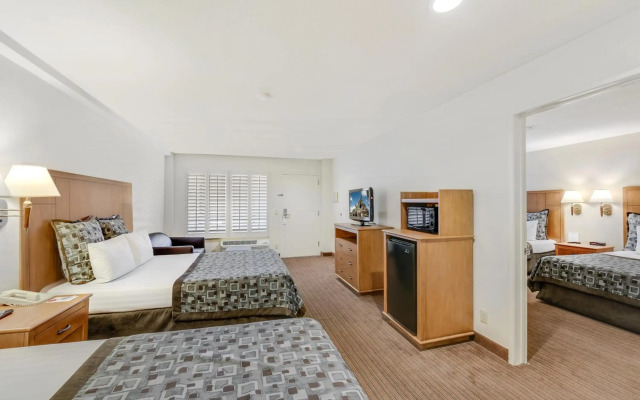Anaheim Desert Inn and Suites