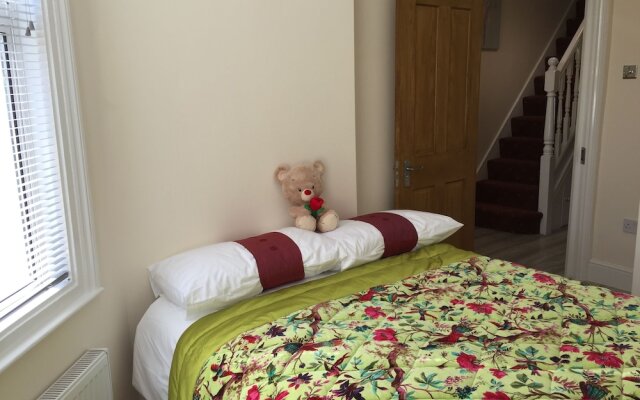 Inviting 6-bed House in London