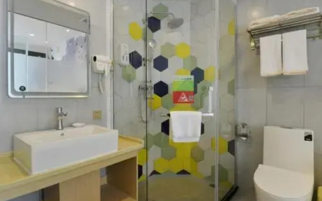 Vatica Hotel (Luotian County City Plaza)