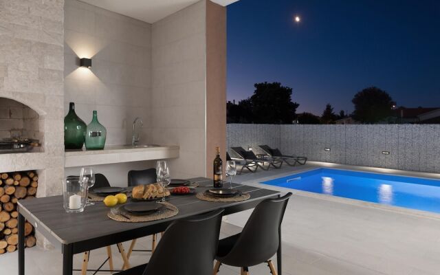 Villa Ovis in Peresiji