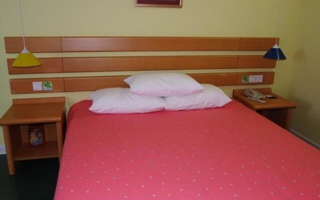 Home Inn (Jiangyin Middle Chengjiang Road)