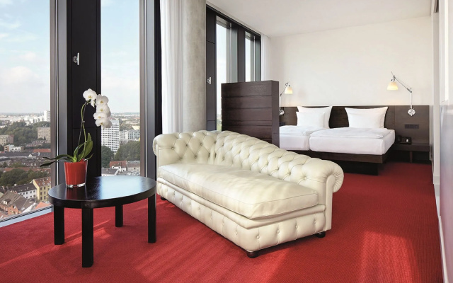 Empire Riverside Hotel