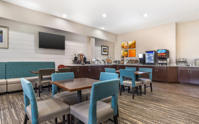 Comfort Suites Chincoteague Island Bayfront Resort