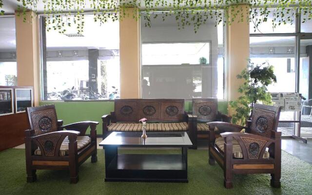 Capital O 2885 Hemra Hotel