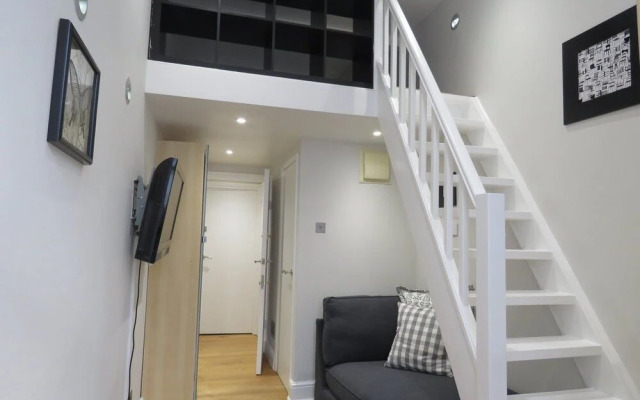 22 43 Clanricarde Gardens Studio