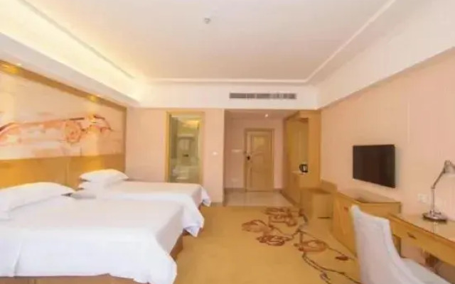 Vienna Hotel (Guangzhou Huangpu Free Trade Zone Xiayuan Subway Station)