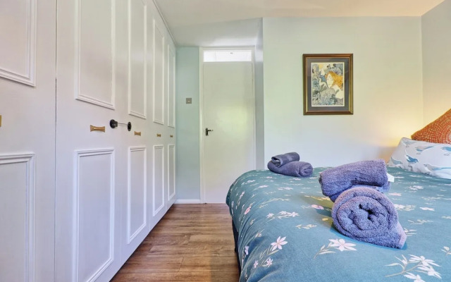 Tranquil Garden Retreat in Buckhurst Hill