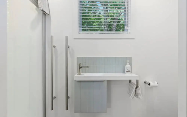 The Quarters – Bathroom – Turangi