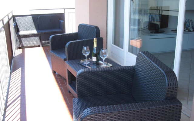 Silky House with Private Parking