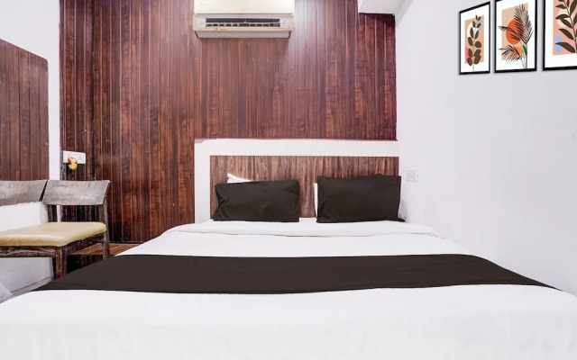 Comfy Stays at Lokhandwala Andheri West