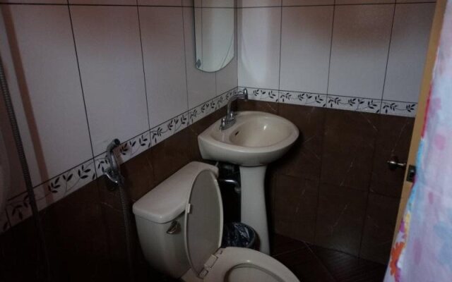 Keni Po Rooms