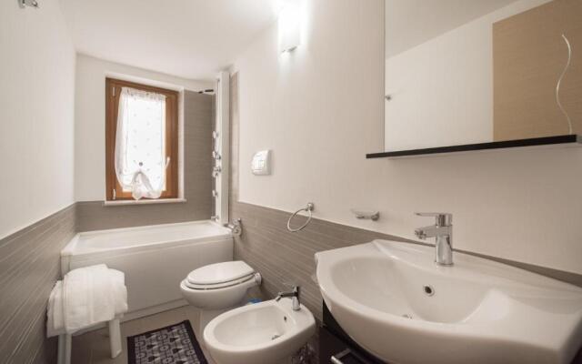 Residence Blue Pearl