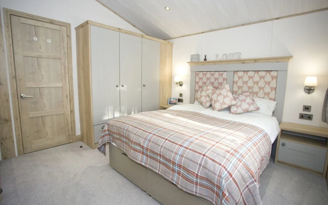 6 Berth Luxury Lodge in Christchurch, Dorset