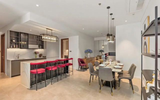 The Crest Residence Luxury by Metropole