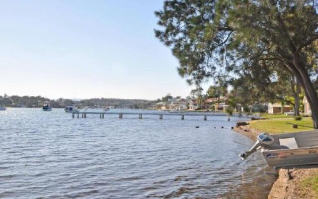 The Studio on the Lake @ Fishing Point, Lake Macquarie - honestly put the line in and catch fish