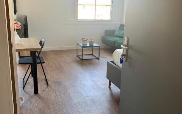 Joli studio spacieux