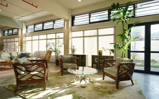 w Radiant Loft w Fabulous Deco in Santa Ana