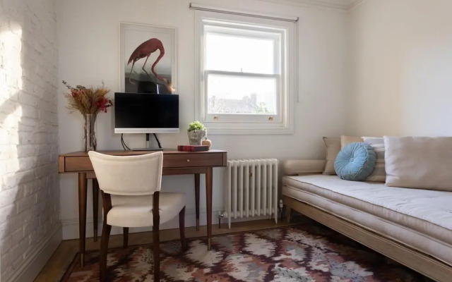 Macfarlane Road II by Onefinestay