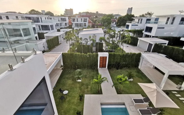 Villa with Shared Pool in Central Pattaya - Palmc15