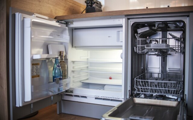 Glass House Hot Tub Apartments