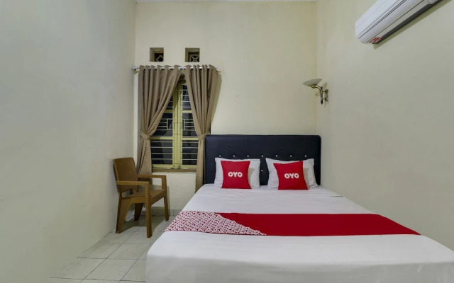 OYO 3208 Villa Inn App Trawas Bintaro Syariah