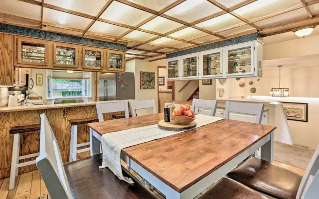 Vibrant 3BR Near Downtown w/ Fireplaces