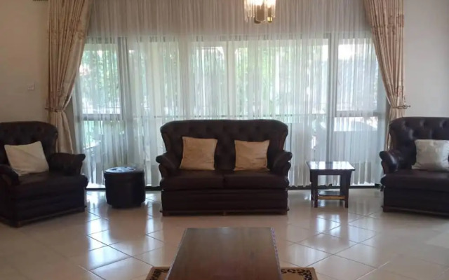 Guesthouse With Green Garden and Pool - 2102