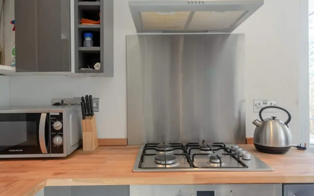 Modern 2 Bedroom Apartment in Morden