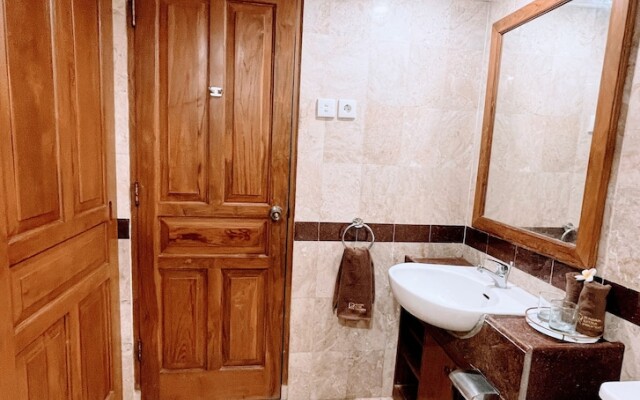 Suite Hotel Apartment Legian By JAdi