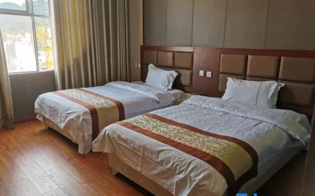 Fenggang Huasheng Pearl Hotel
