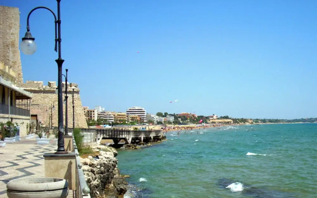 The Wisteria Apartment Near to Main Beach
