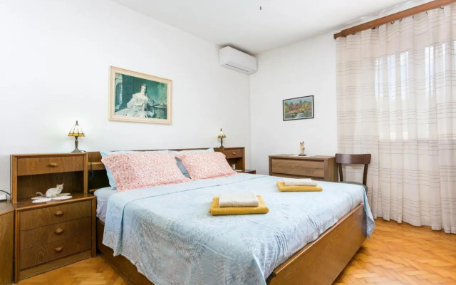 Apartments with a parking space Mirca, Brac - 729