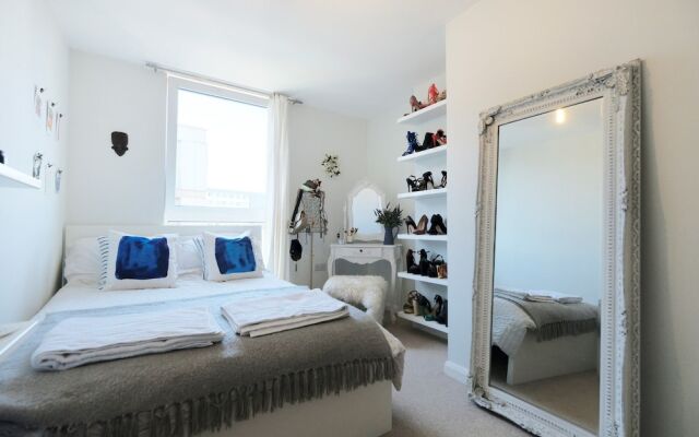 A Charming and Luxurious 2BR Flat on Walthamstow