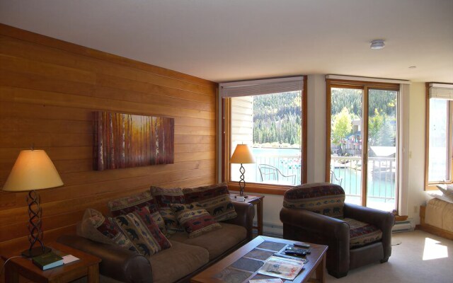 Lakeshore 1 Ba Studio condo by RedAwning