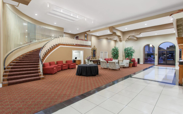 Ramada by Wyndham Fresno North
