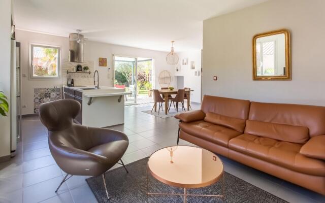 Nice holiday home in Provence-Alpes-Côte d'Azur with pool