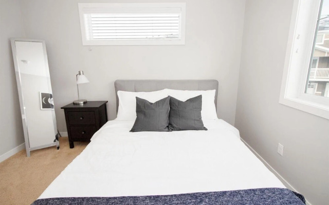 Cheerful 4 Bedroom Townhouse With Parking Wifi