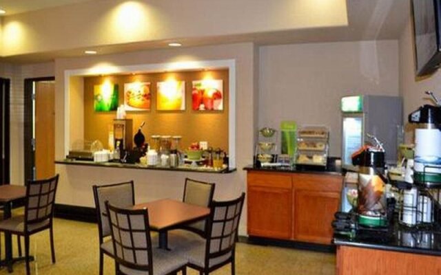 Stratus Suites - Boutique Hotel