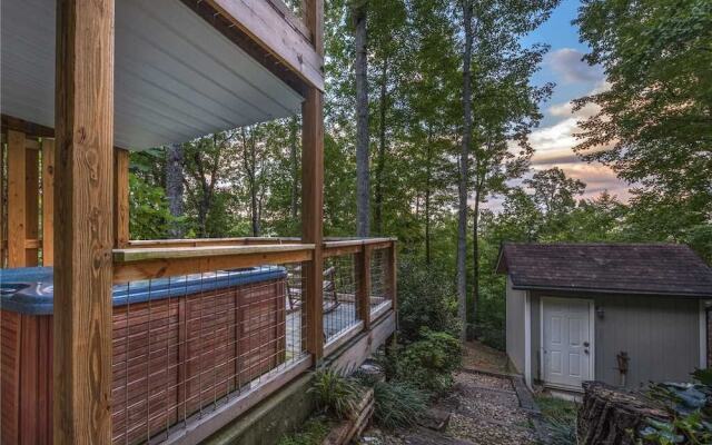 Bear View Chalet Three Bedroom Cabin